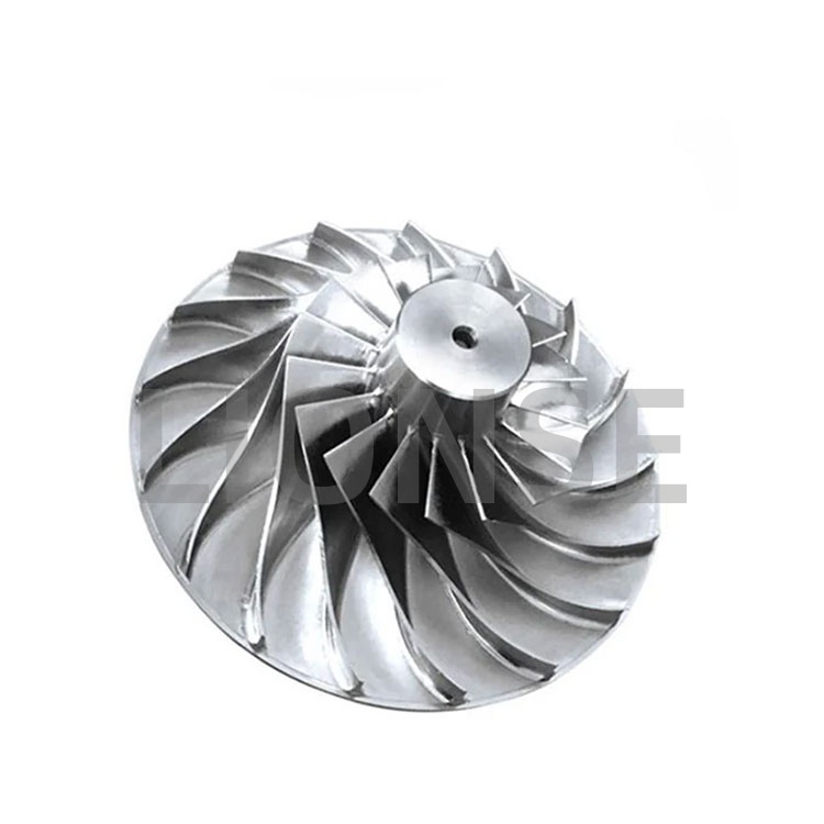 Hoe beïnvloedt het aantal waaierbladen de efficiëntie van de pomp?