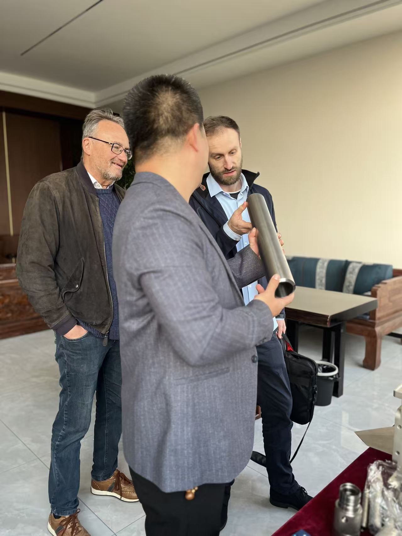 Wauw! Duitse klanten checken in bij ons bedrijf, waardoor de pragmatische samenwerking vooruit gaat.