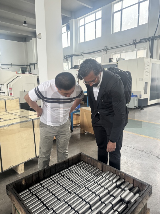 Welcome Foreign Customers To Visit Our Factory!